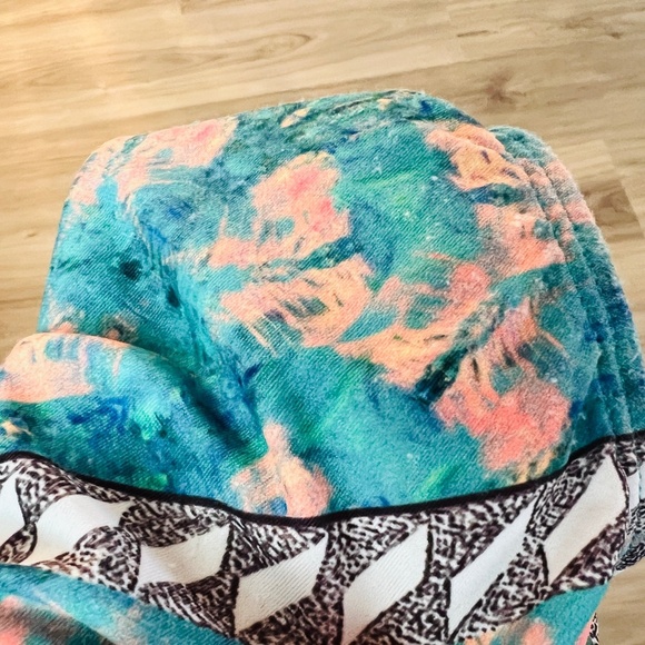 Jolyn - Mateo Printed Tie-Back Suit, Barely Used, Size 34 With Cutouts at Hip - Picture 4 of 4